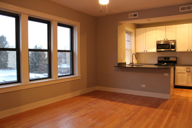 Building Photo - 2030 W Berwyn Ave