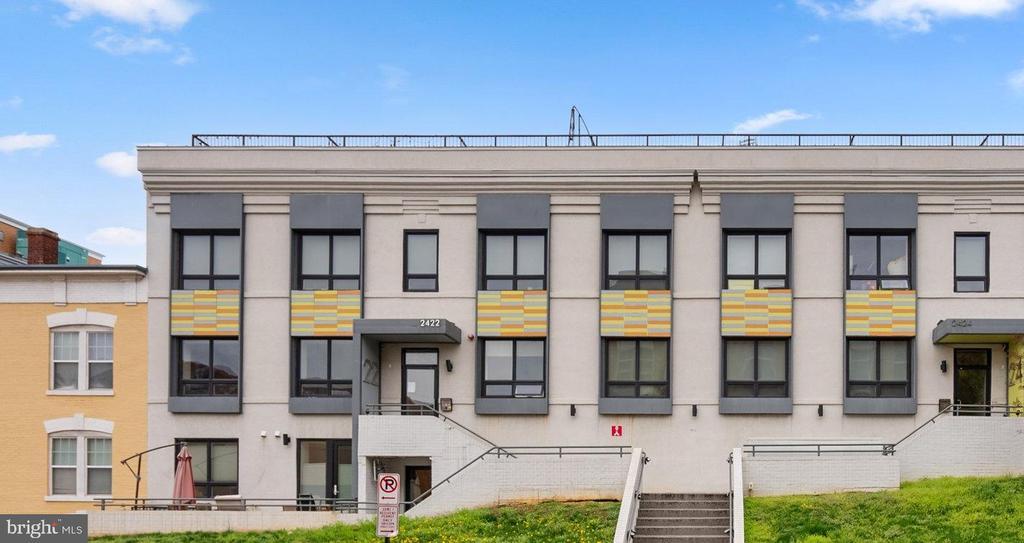 Foto principal - 2422 17th St NW