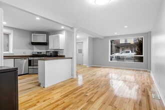 Building Photo - 238 Rue Notre-Dame-de-l'île