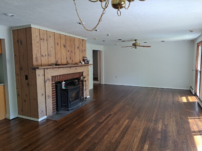 Building Photo - 7 Orchard Hill Rd