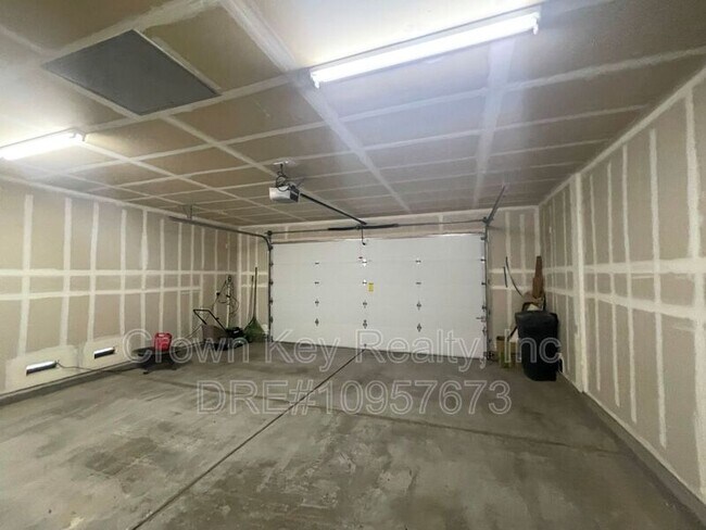 Foto del edificio - 671 W Esplanade Dr