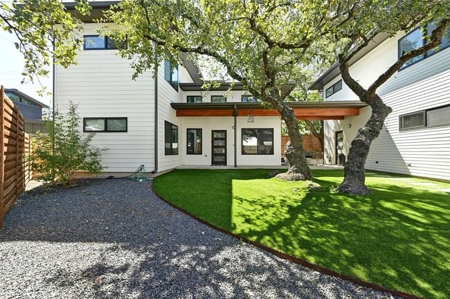 Building Photo - 407 S Park Dr