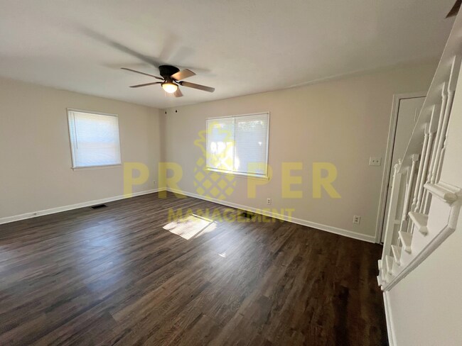 Building Photo - 4 bedrooms 1 bathroom house