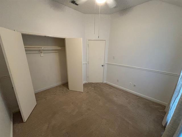 Foto del edificio - 10717 Canoe Rd