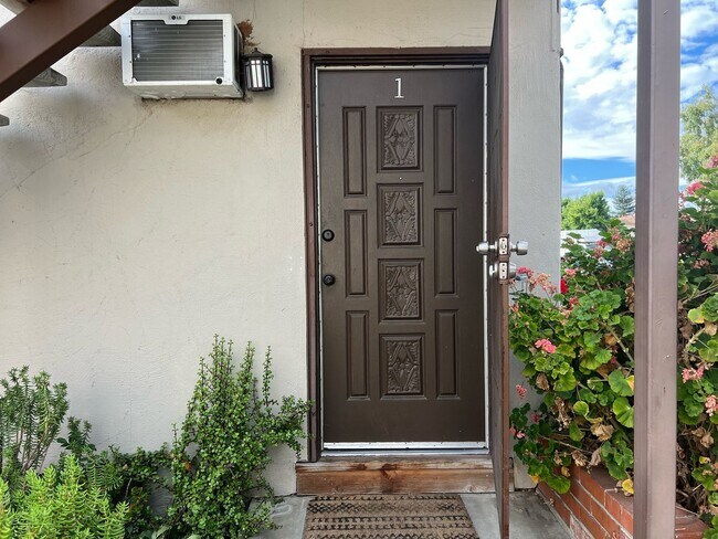 Photo - 1146 W Hamilton Ave Apartment