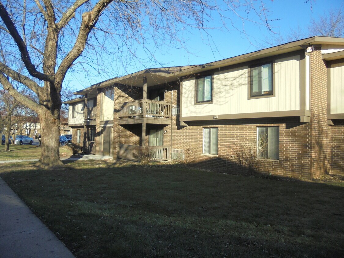 Primary Photo - 566 Somerset Ln