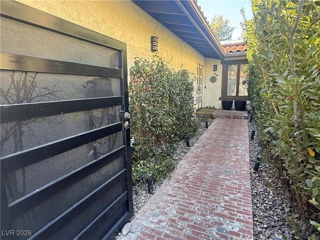 Building Photo - 2208 Plaza Del Puerto