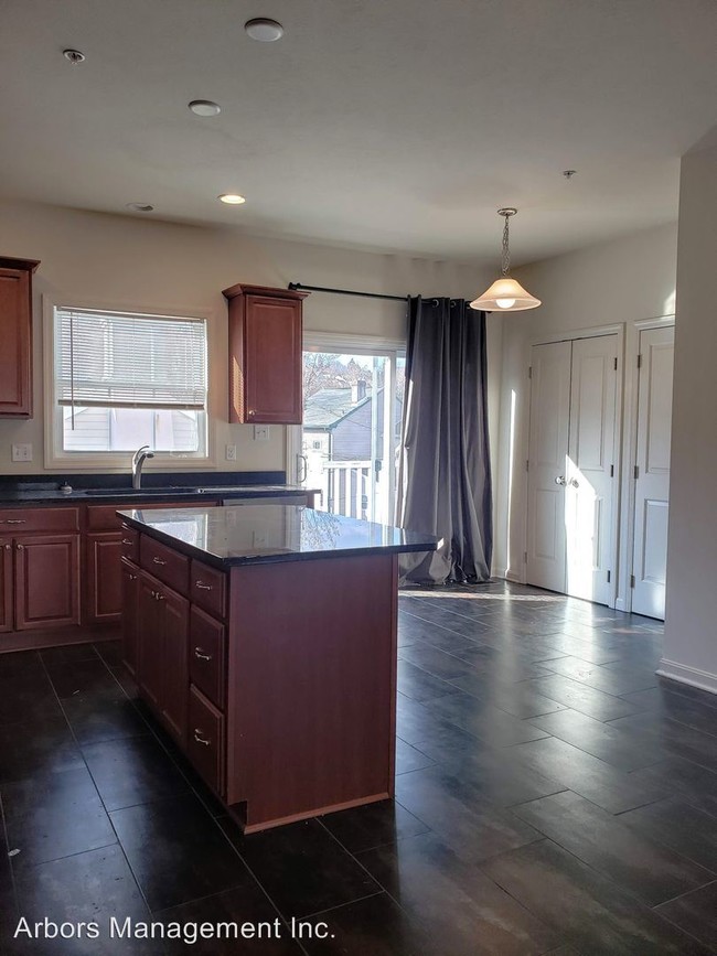 Building Photo - 3 br, 3.5 bath House - 2800 Jane Street