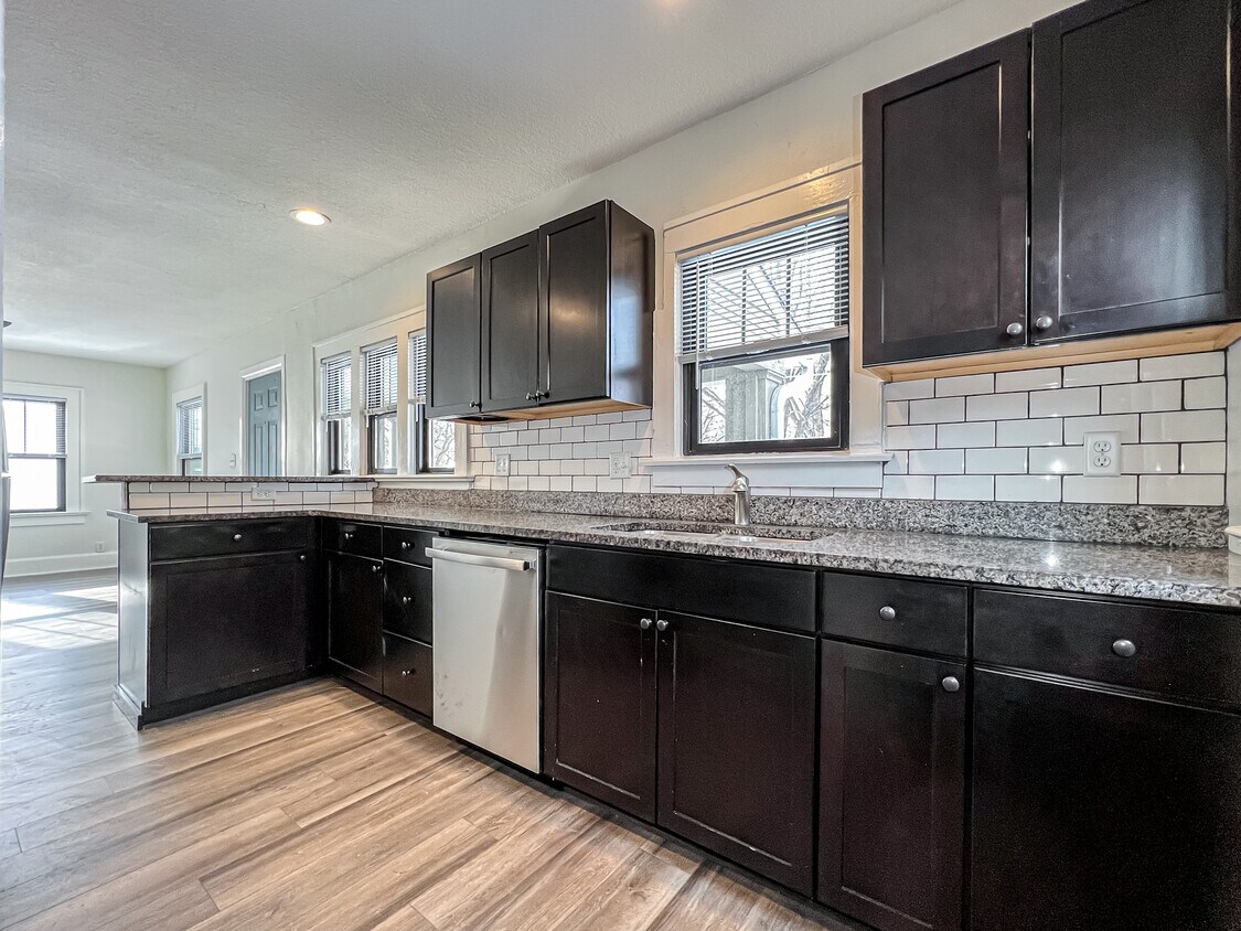 Foto principal - 2343 Amherst St