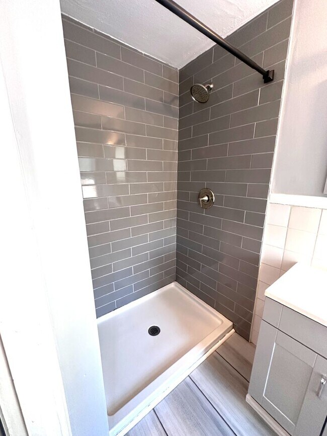 Building Photo - 343 Broadway