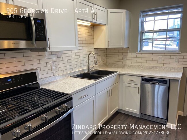 Building Photo - Newly Remodeled two bedroom 1.5 bath suite...