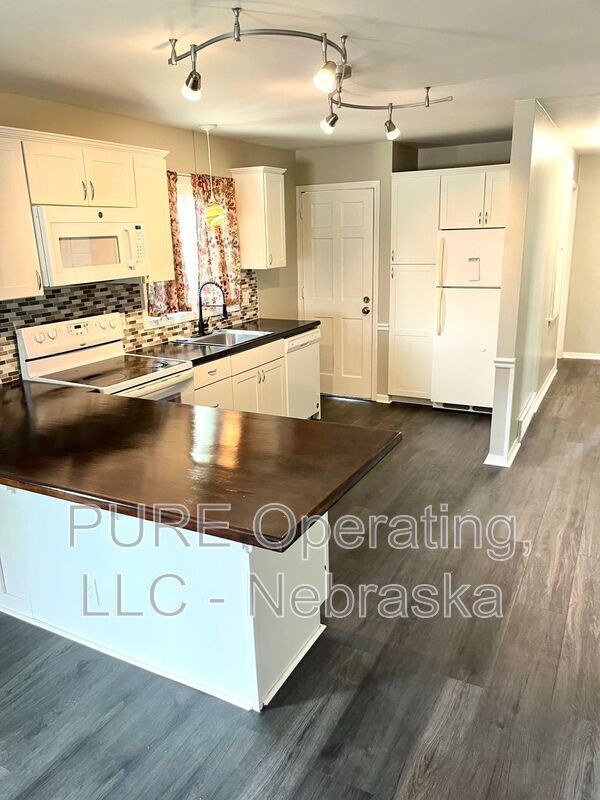 Photo - 2402 Avenue A