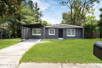 Building Photo - 9155 Sibbald Rd