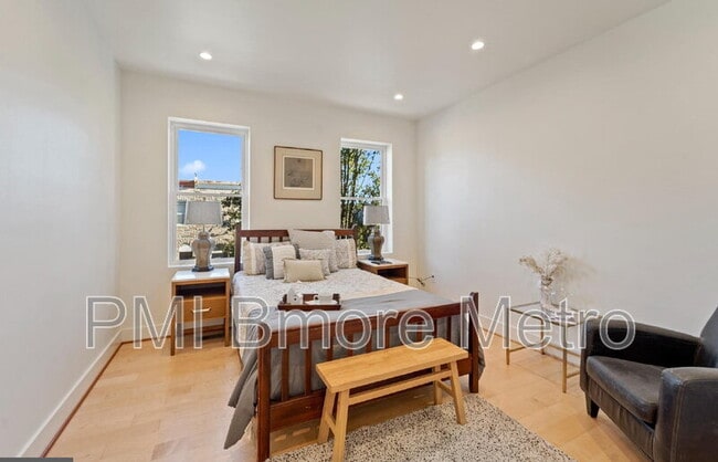 Foto del edificio - 2329 E Madison St