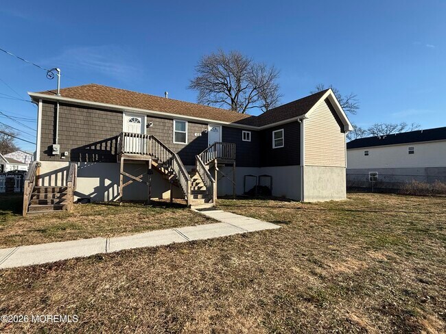 Building Photo - 68 Seeley Ave