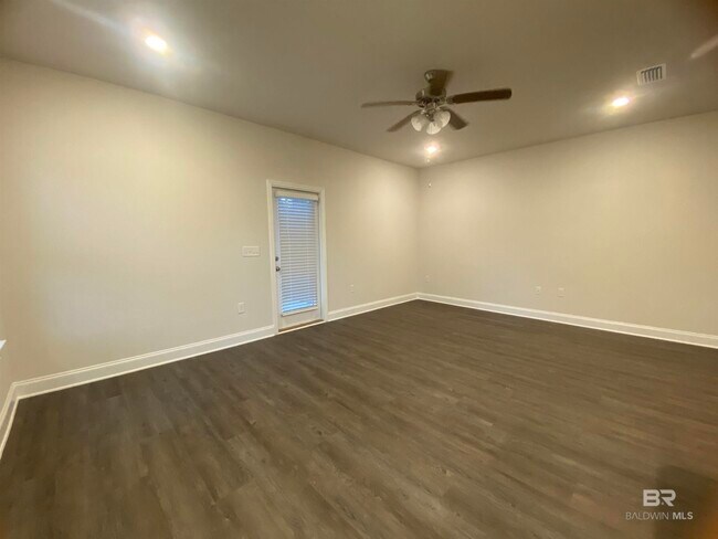 Building Photo - 6673 Spaniel Dr