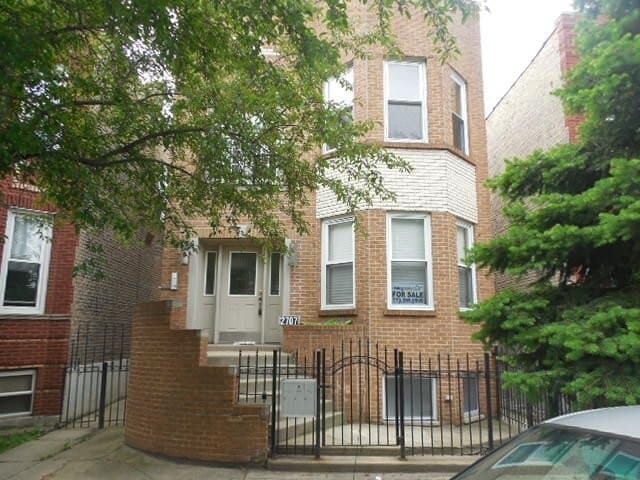 Primary Photo - 2707 W Medill Ave