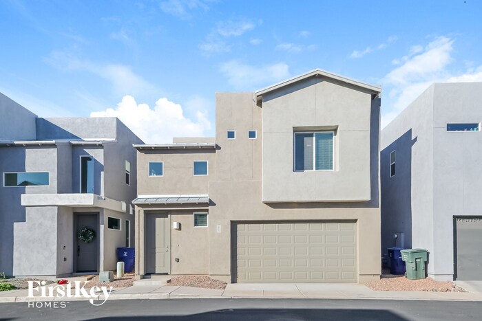 Primary Photo - 2863 N Fair Oaks Ave