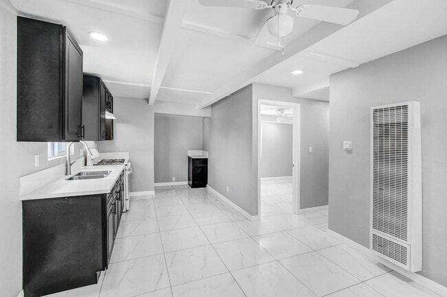 Foto del edificio - 5885 Picker St