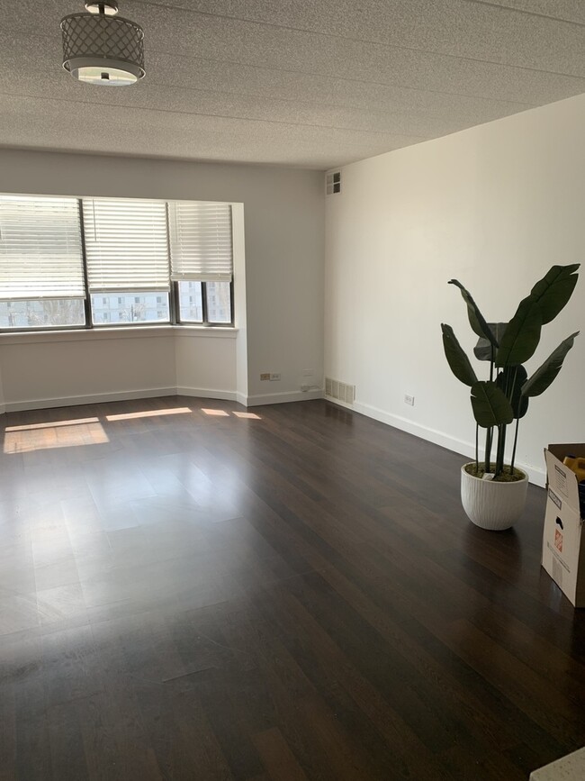 Foto del edificio - 637 E Woodland Park Ave