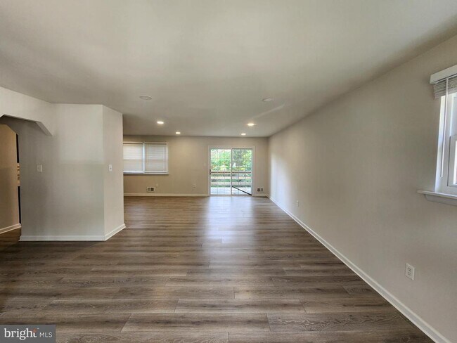 Foto del edificio - 2703 Bey Ct