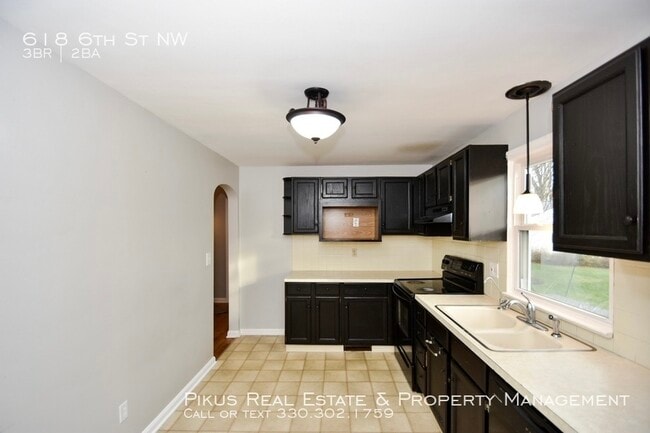 Building Photo - 618 6th St NW