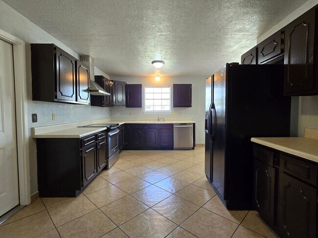 Building Photo - PRICE REDUCTION - AVAILABLE NOW!