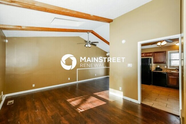 Foto del edificio - 3 Bedroom Pet-Friendly Home in Indianapolis, IN with Main Street Renewal