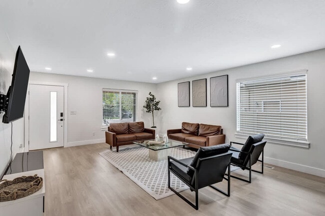 Building Photo - 4061 E Arch Dr