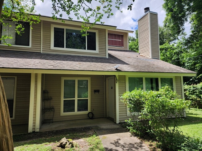 Building Photo - 1246 Sharlo Ave