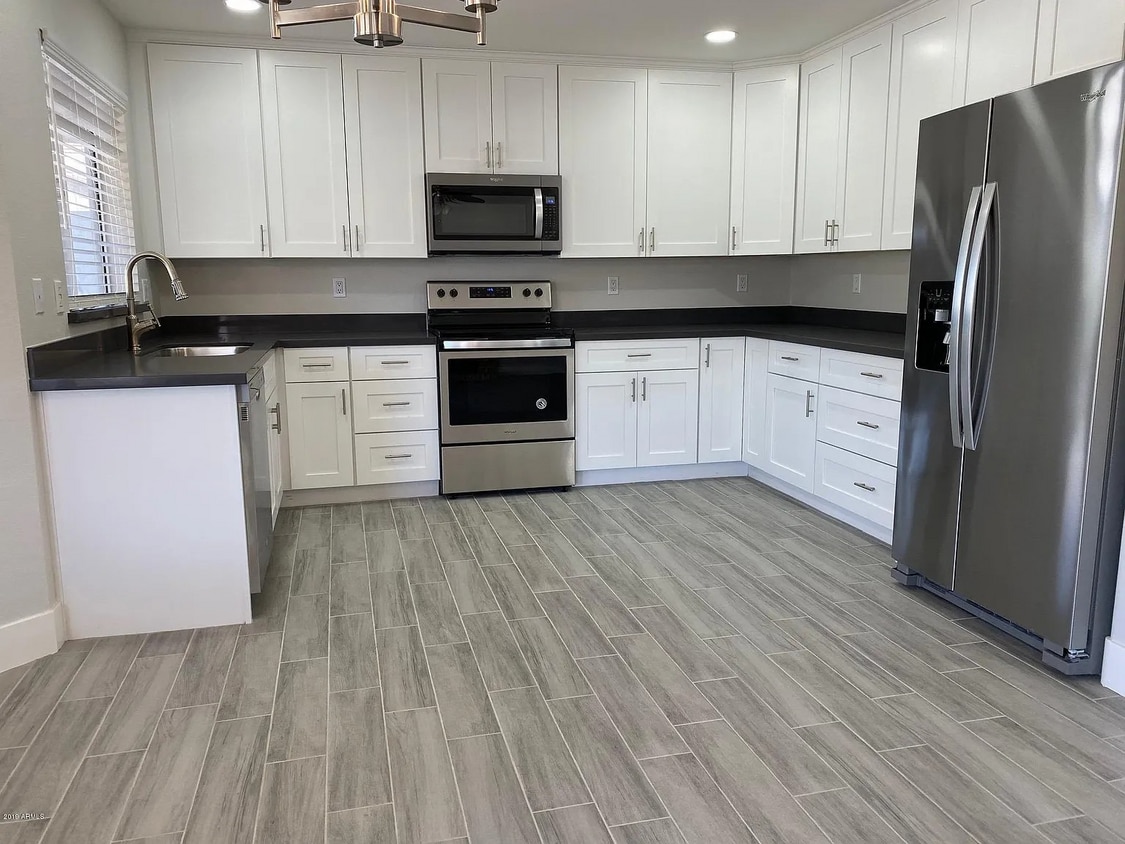 Foto principal - 1741 S Clearview Ave