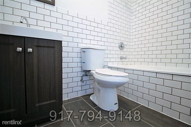 Building Photo - 166 Weirfield St