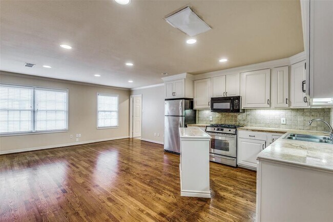 Foto del edificio - 3445 Lovers Ln