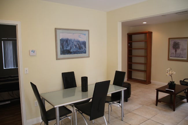 Foto del edificio - 243 W Elm Ave
