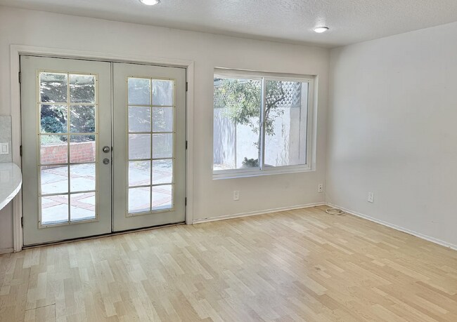 Foto del edificio - $5,000 - 3 Bed / 3 Bath Updated Carmel Valley Home with Exceptional Location