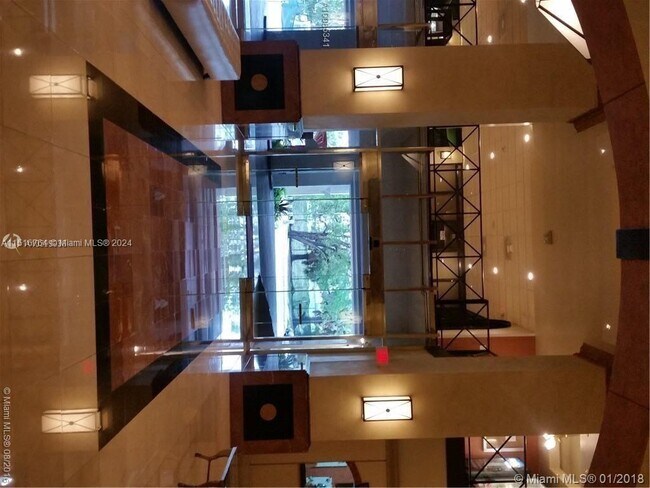 Foto del edificio - 555 NE 15th St