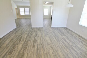 Building Photo - 15 Lazy Swing Ct