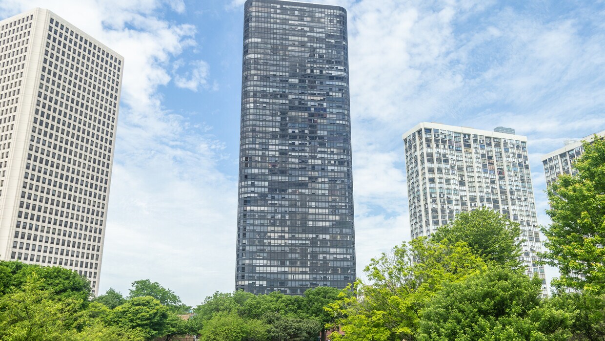 Primary Photo - 5415 N Sheridan Rd
