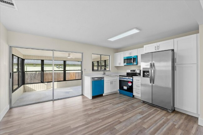 Building Photo - 623 Lake Dexter Cir