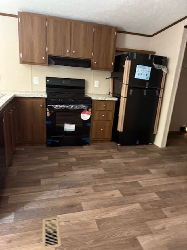 Building Photo - 3 Bedroom 2 Bath Single wide Mobile Home