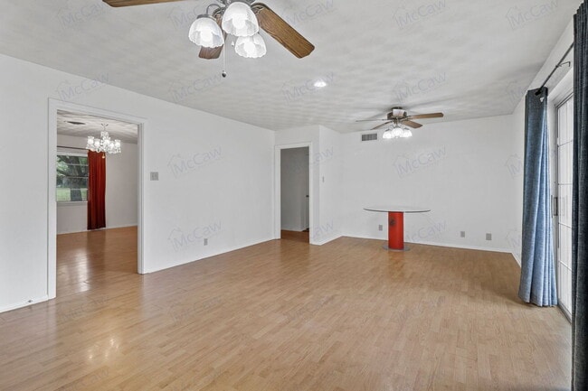 Building Photo - 1618 University Dr
