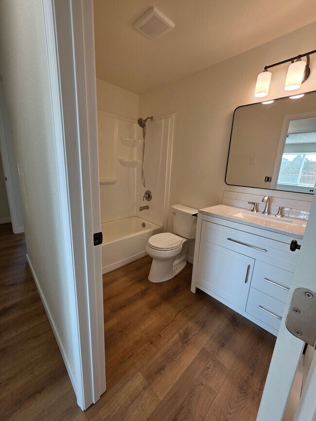 Building Photo - Recently Updated Home