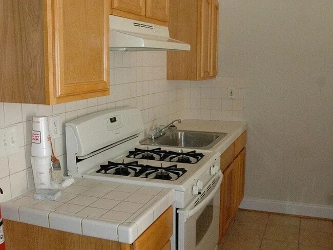 Building Photo - 4 bedrooms, 2 full bath in the Temple univ...