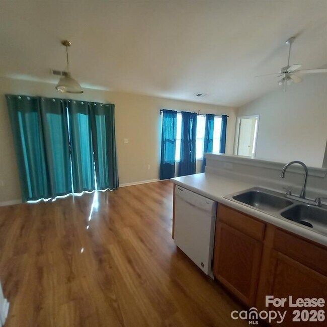 Foto del edificio - 1031 Rocky Meadows Ln