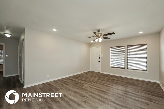 Foto del edificio - 6606 Gallery Oak St