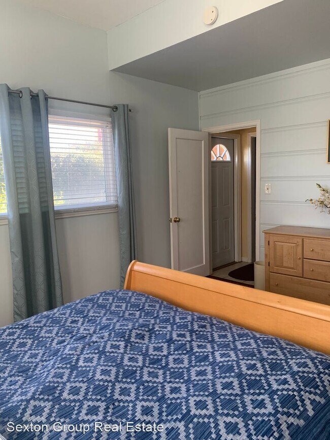 Building Photo - Studio, 1 bath House - 2415 Mira Vista Dr ...