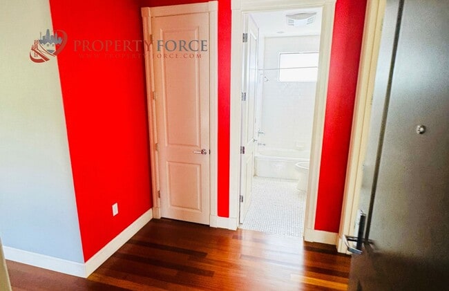 Building Photo - Beautiful 2 Bed 2 bath Available with grea...