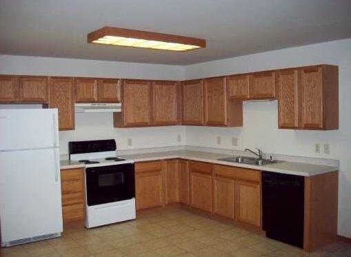 Building Photo - 743 Van Es Pky