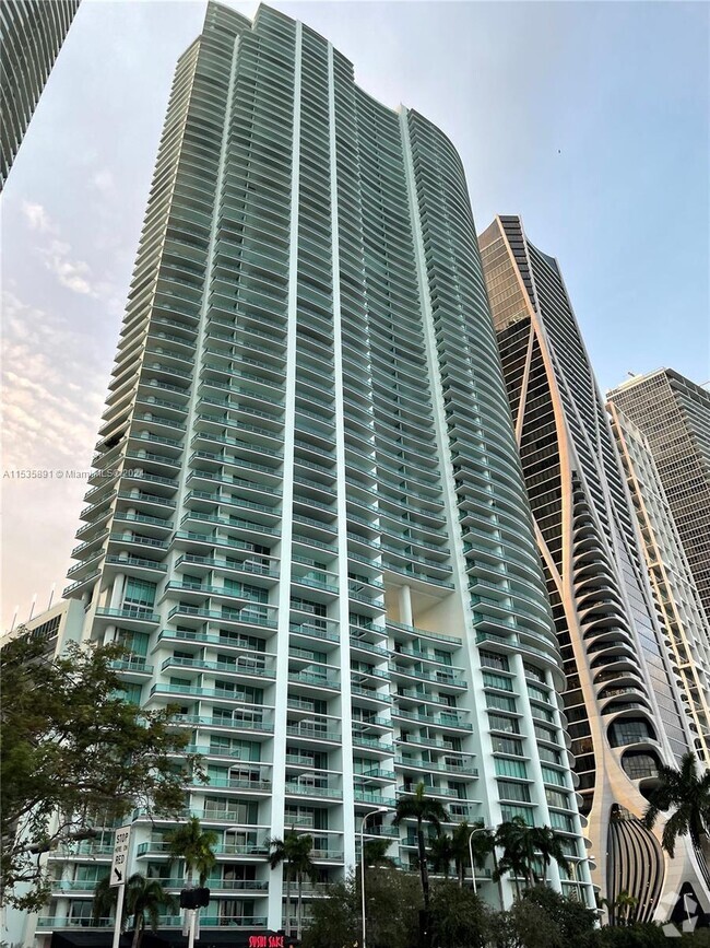 Building Photo - 900 Biscayne Blvd