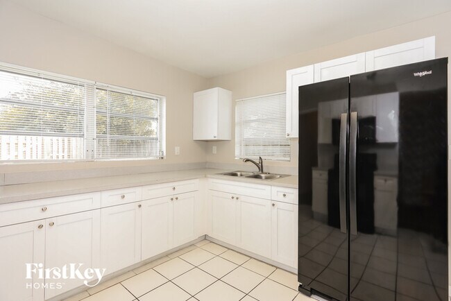Foto del edificio - 1112 NW 16th Ct